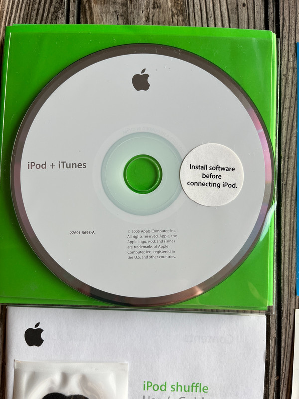 Apple iPod Shuffle 1st Generation 2005 Software CD Package (NO SHUFFLE PLAYER) gallery