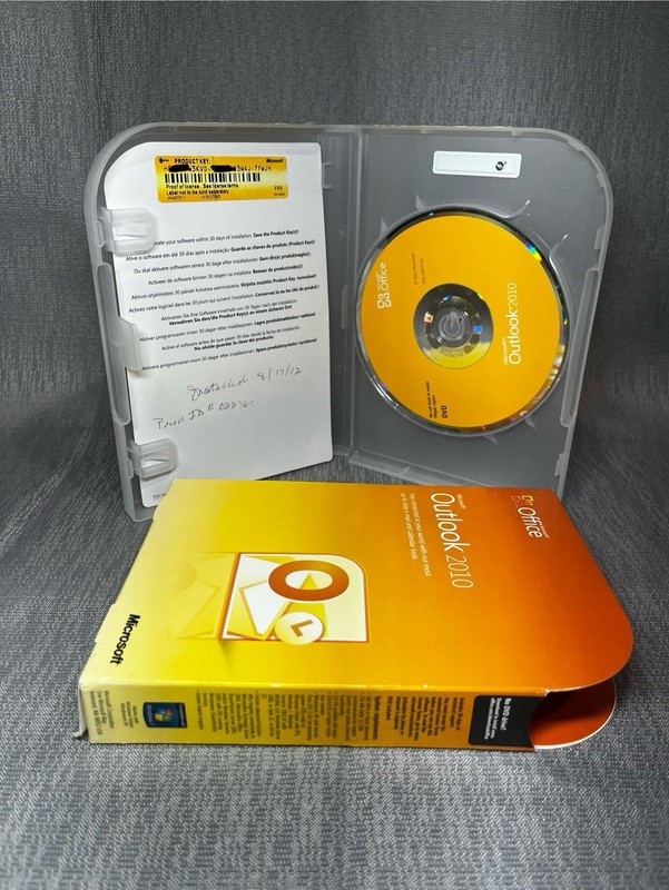 Genuine Microsoft Office 2010 Home and Student Family Pack for 3 PCs RETAIL Box gallery