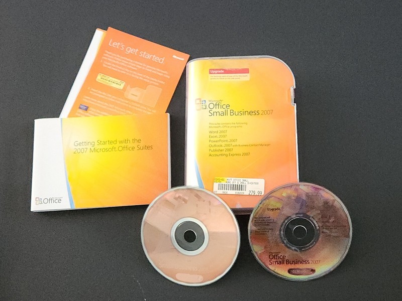 Microsoft Office Small Business 2007 Upgrade, 2 discs, booklet, key
