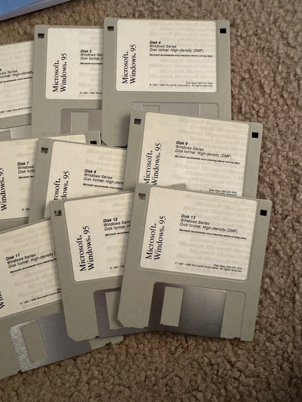 Microsoft Windows 95 Floppy Disk Lot of 14 High Density 3.5" DMF Boot UNTESTED gallery