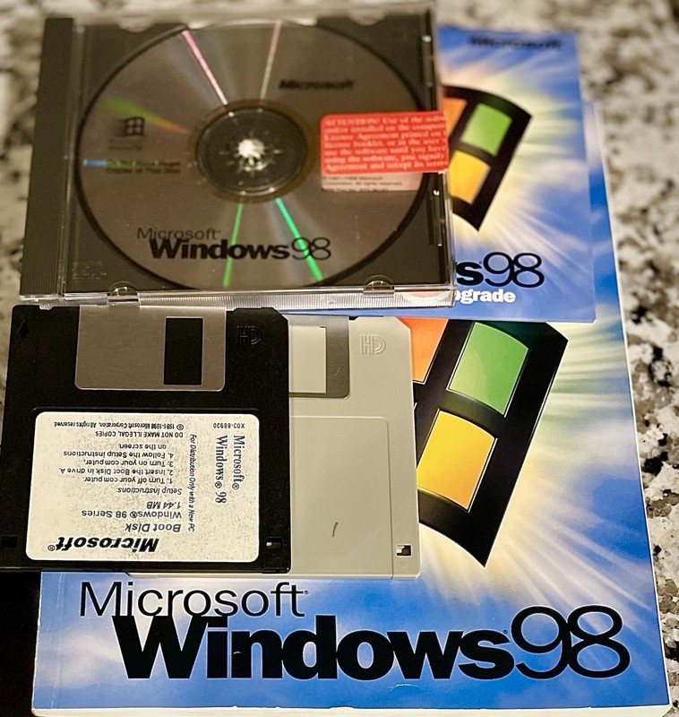 Windows 98 Compkete CD + Key + Boot 3.5 With Upgrade Disk + Box & Documents 100% gallery
