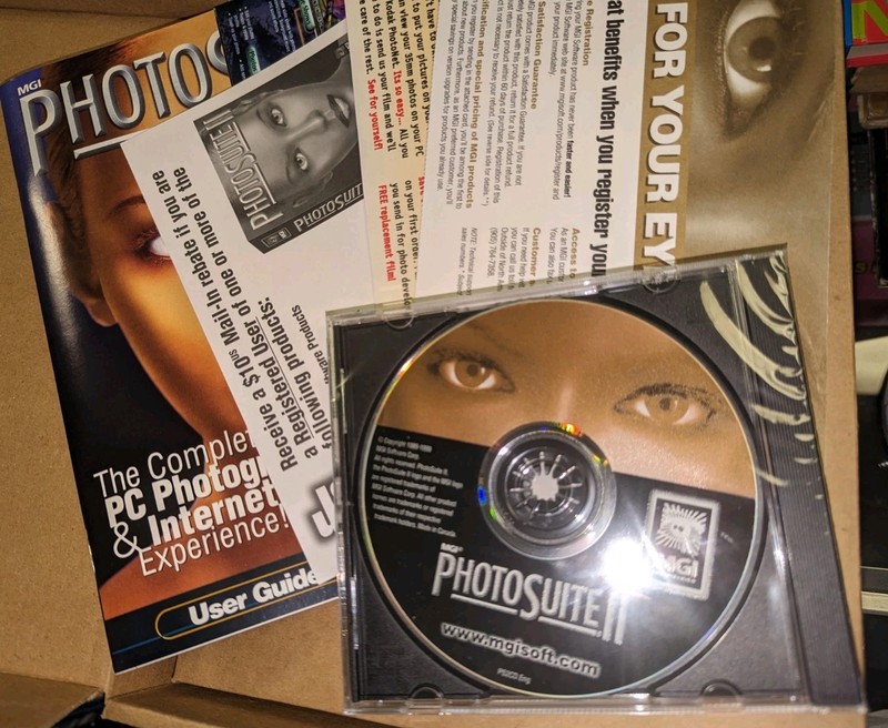 MGI PHOTO SUITE II - WINDOWS NT/WINDOWS 98 Disc Sealed Box Opened gallery