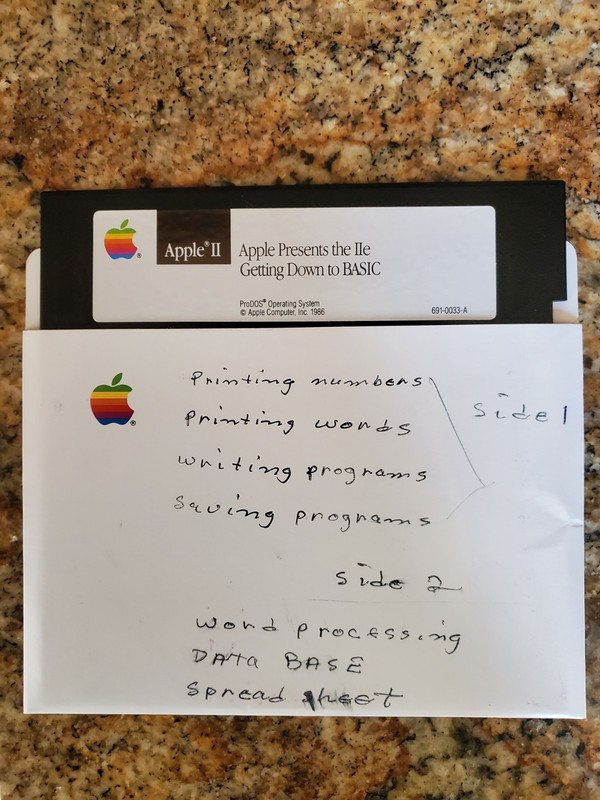 Apple II Software : APPLE PRESENTS IIe & Getting Down to Basic