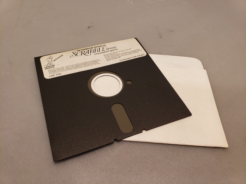 Vintage Commodore Scrabble Leisure Genius 64C C64 Software 5-1/4″ Floppy Disk