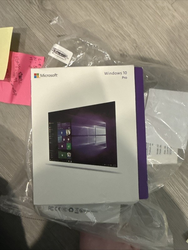 Microsoft Windows 10 Pro 32/64 Bit Flash Drive (FQC08789)