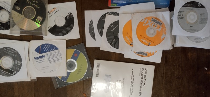 Dell reinstallation CD Microsoft Windows, XP Pro SPK2 w Roxio Creator Buss HD gallery