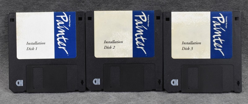 Lot of 31 Vintage Floppy Disks: Photoshop 2.5, PhotoStyler, FrameMaker, Painter gallery