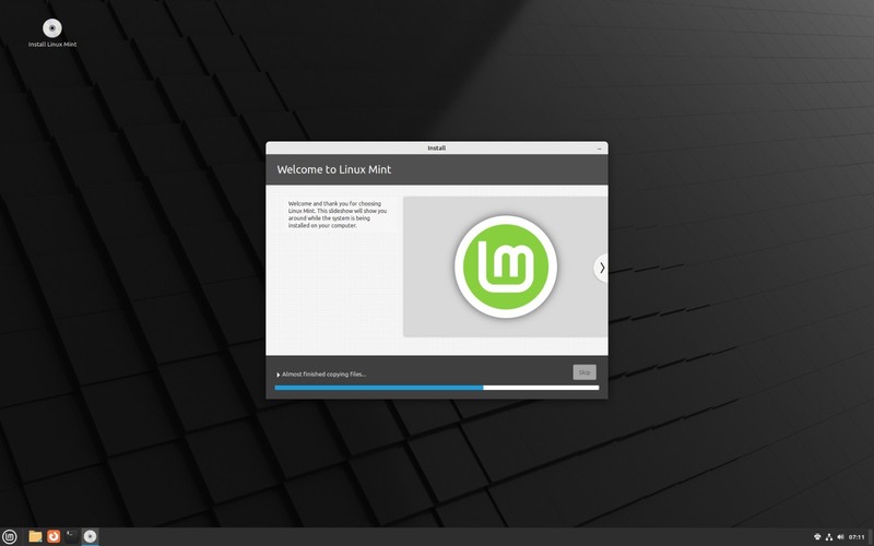 Linux Mint 22.3 Cinnamon – Bootable USB Flash Drive – January 2026 Release gallery