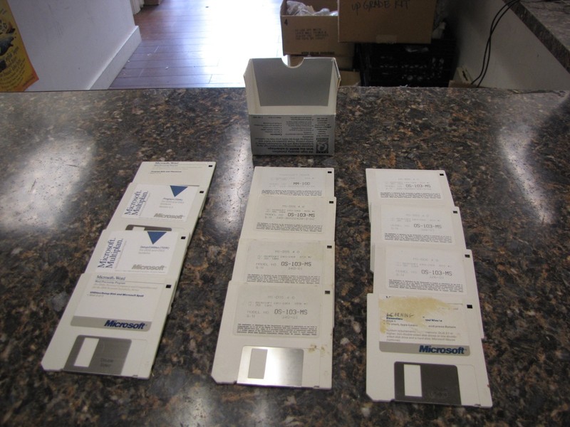 Lot of Vintage Microsoft MS-DOS OS/2 & Model OS-103-MS 3.5″ Floppy Disks