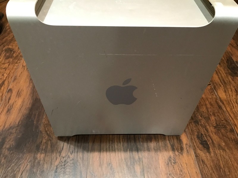 Apple Mac Pro "Quad Core" 2.0 (Original) + Apple Cinema Display 23-Inch  gallery