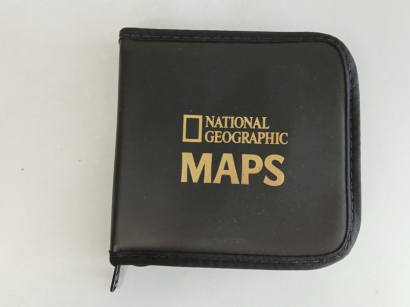 NATIONAL GEOGRAPHIC MAPS 8-Disc CD Set & Zippered Case (Mindscape, 1998) Used