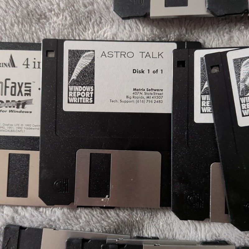 VTG PC Floppy Disc Lot Of 25- Microsoft, HP, Hewlett, Windows gallery