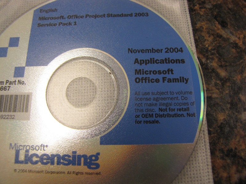 Lot of (2) Vintage Microsoft 2003/2004 Licensing CD-ROMs - MG2 gallery