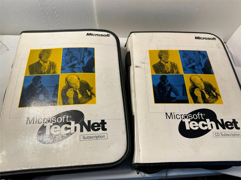 2 Microsoft Technet Plus CD Subscription Binder 76 Discs Early 2000s + Extras