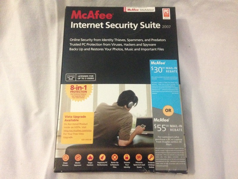 McAfee internet security suite 2007 – 8 in 1 protection 3 Pc’s NIP