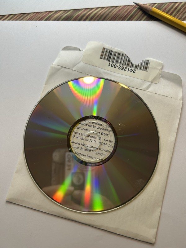 Norton Internet Security 2001 CD (2001) DISC ONLY Compaq Win XP 2000/NT/Me/98/95 gallery