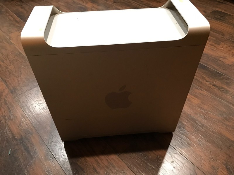 Apple Mac Pro "Quad Core" 2.0 (Original) + Apple Cinema Display 23-Inch  gallery