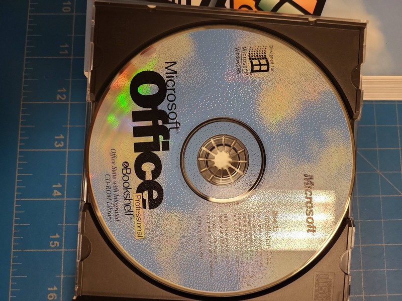 Microsoft Office Professional & Bookshelf Windows 95 Upgrade CD-ROM Manual Box gallery