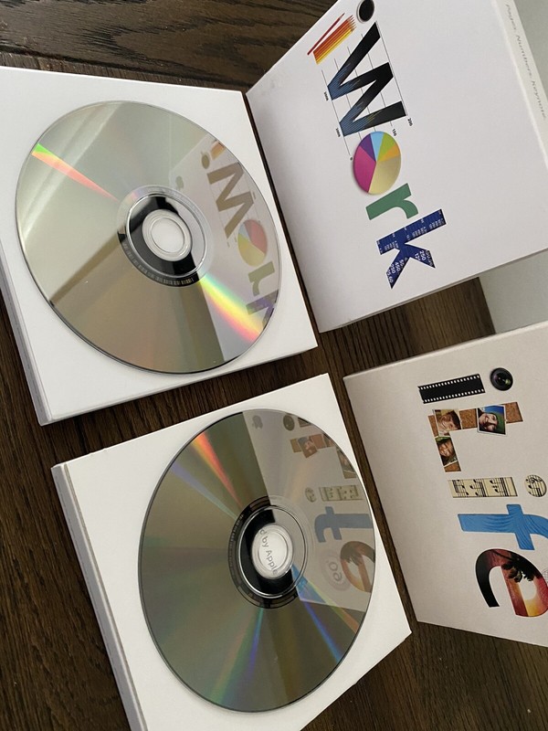 iWork 09, iLife 09 Install CD's- preowned gallery