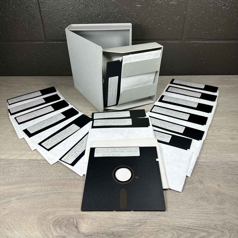 Vintage LOT of 16 5.25″ Floppy Disk Assorted Micro Star Disks w/Case Untested
