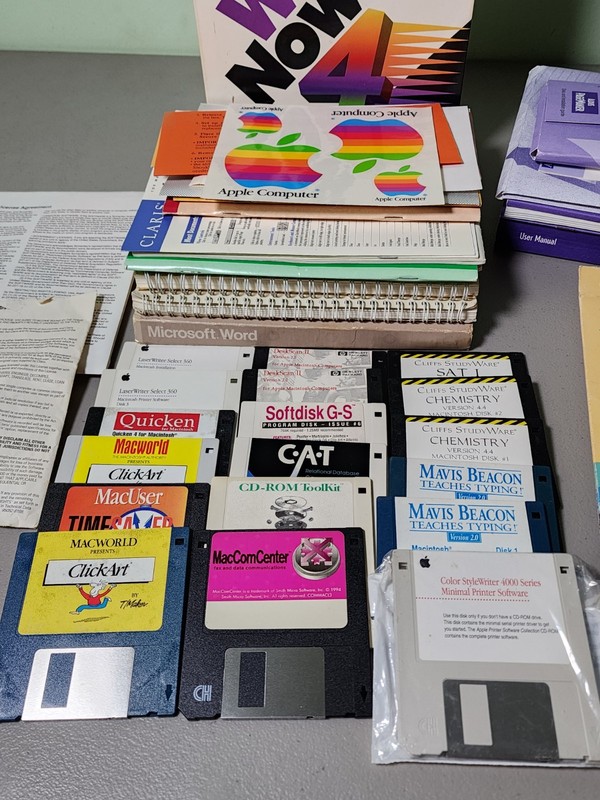 Vintage Apple Macintosh Software 3.5" Floppy Disks Lot & Manual/Paperwork Lot gallery