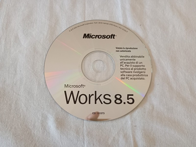 Microsoft Works 8.5 Windows PC with Original Italian Serial Certificate