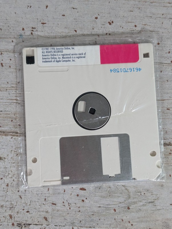 Lot of VTG AOL America Online 3.5" Floppy Mac 2.7 Win 2.0 3.0- Some SEALED 90s gallery