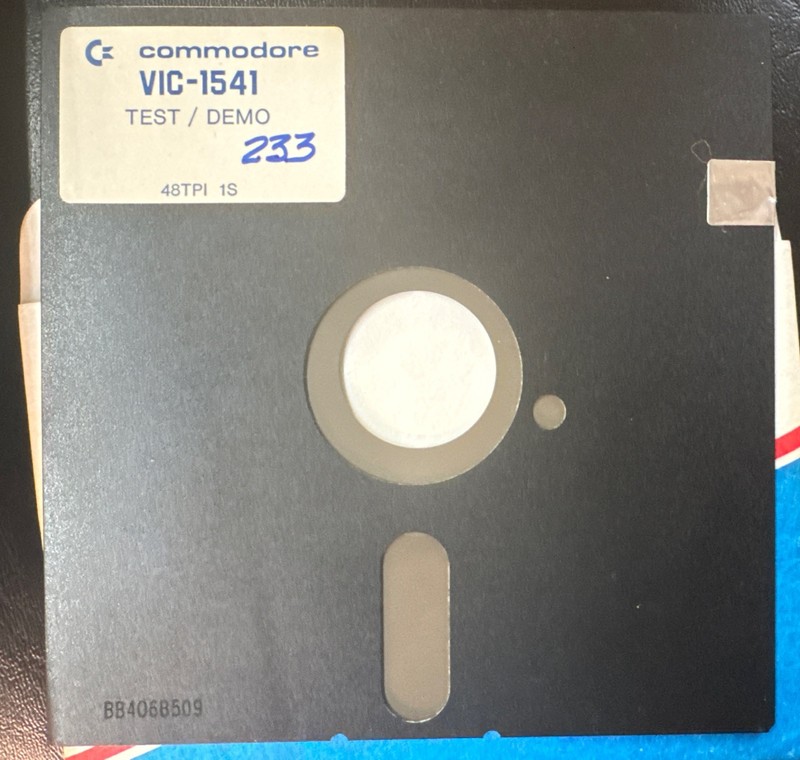 Commodore VIC-1541 Test/Demo 5.25 Disk gallery