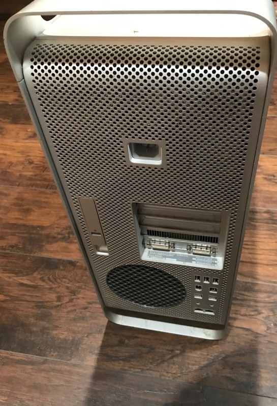 Apple Mac Pro "Quad Core" 2.0 (Original) + Apple Cinema Display 23-Inch  gallery