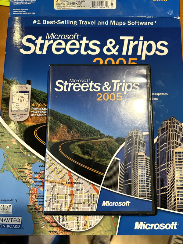 Microsoft Streets & Trips Planner 2005 travel and map software w/key