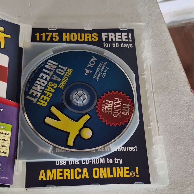 AOL 9.0 Security Edition Antivirus CD for Windows/Mac w/ McAfee, 1175 Hours gallery