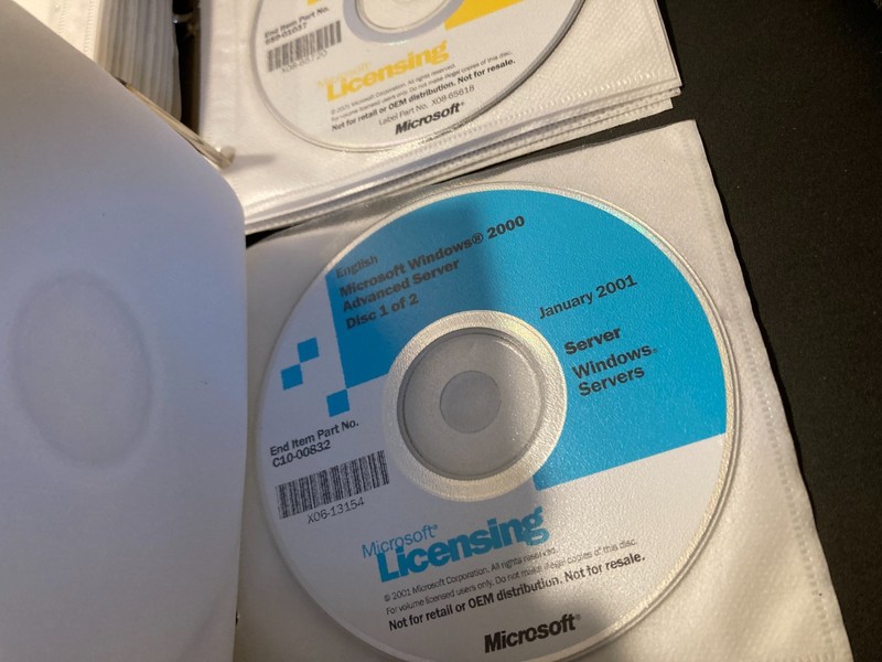 Microsoft Technet Plus CD Subscription Binder Discs - 2000-2001 gallery