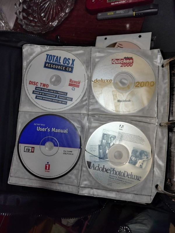 Vintage Apple Macintosh And Microsoft Large CD-Rom Software 90 Discs Lot gallery