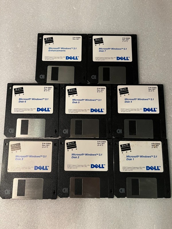 Dell Microsoft Windows 3.1 – 3.5″ Floppy Vintage Software ’92 (8-Disk Set)