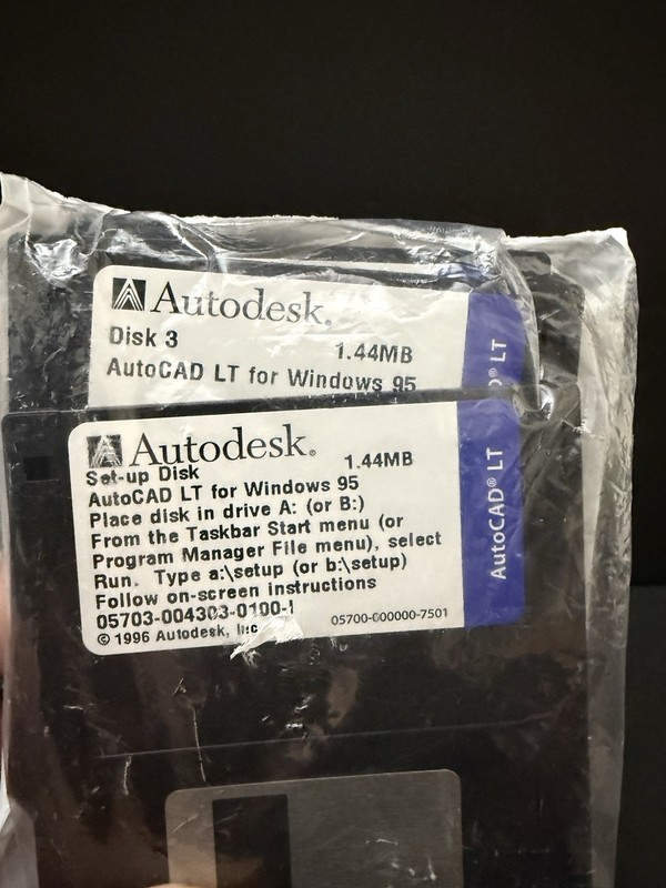 Vintage Autodesk AutoCAD LT for Windows 95 floppy disk software NOS Sealed gallery