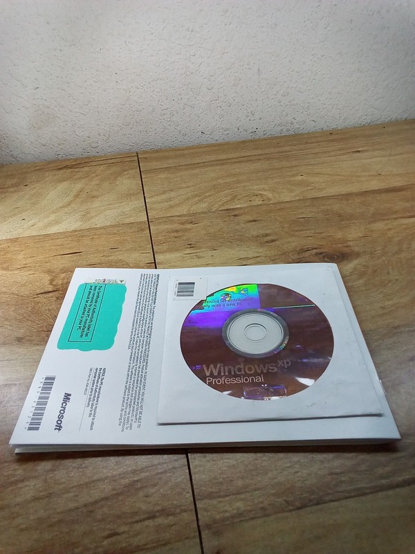 Microsoft Windows Xp Professional Version 2002 Booklet & Instal Disc gallery