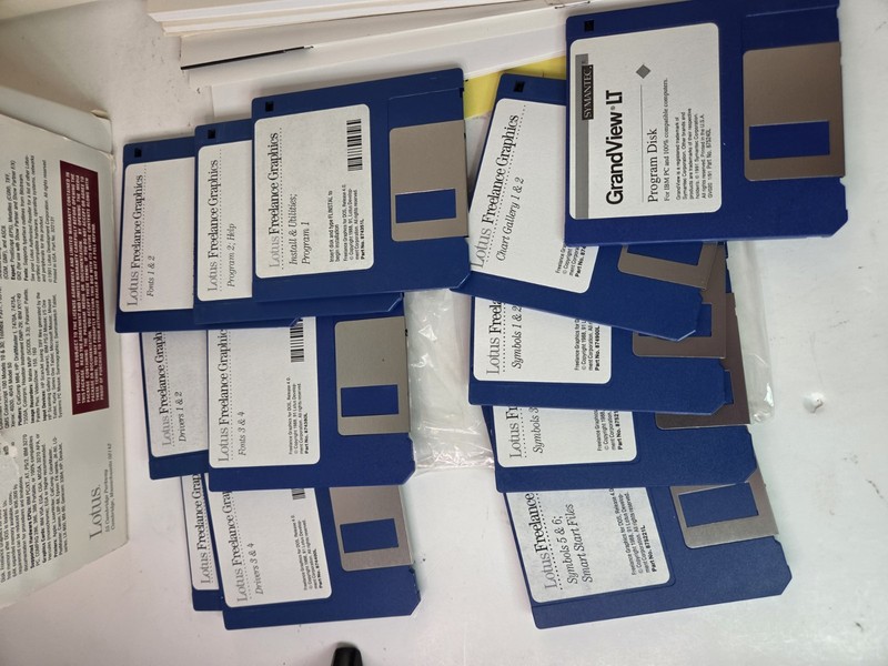 Vintage Lotus Freelance Graphics for DOS - Release 4.0 on 3.5” Disks gallery
