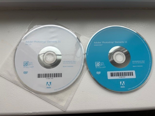 Adobe Photoshop Elements 11 for Window & Mac 2 CD’s, Pre-owned