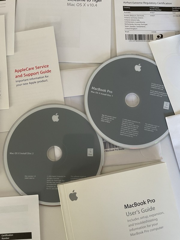 Apple MacBook Pro Mac OS X 10.4 Tiger Install Discs Manuals OEM 603-8156-A
