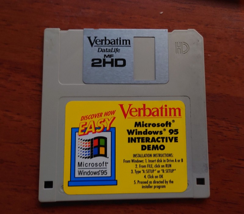 WIndows 95 interactive demo original floppy disk,still read. – collectors item