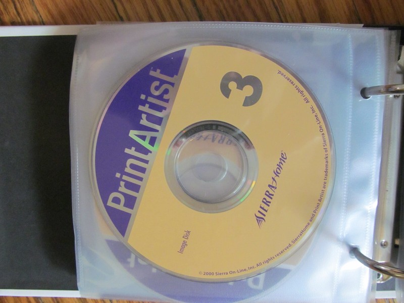 GATEWAY STORAGE BINDER W/ SOFTWARE - MICROSOFT WORKS SUITE 2001 & MORE gallery