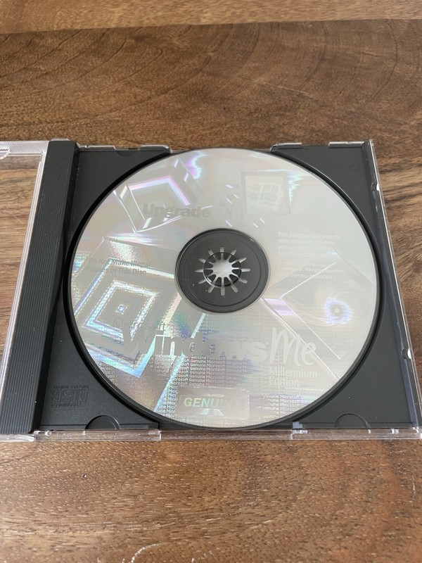 Microsoft Windows ME Millennium Edition Upgrade Disk Case and Key X05-60886