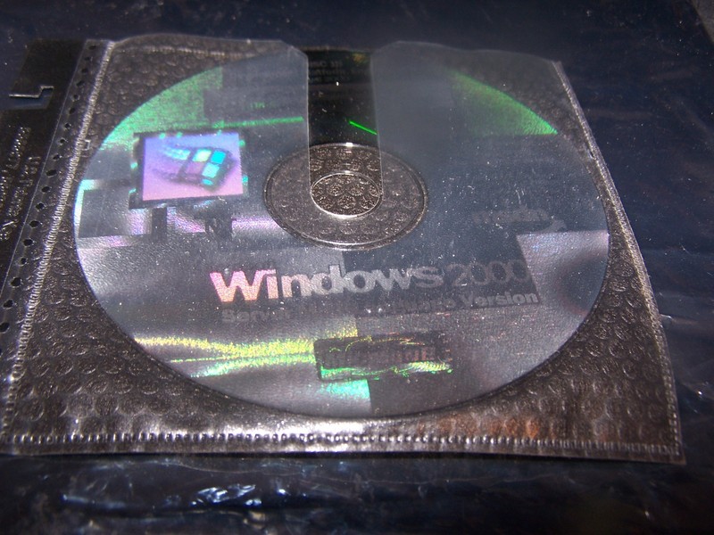 Windows 2000 Server CD Multilanguage Version with Product Key