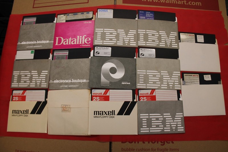 Blank or Unknown 5.25″ Floppy Disk Disc Computer Software Mac