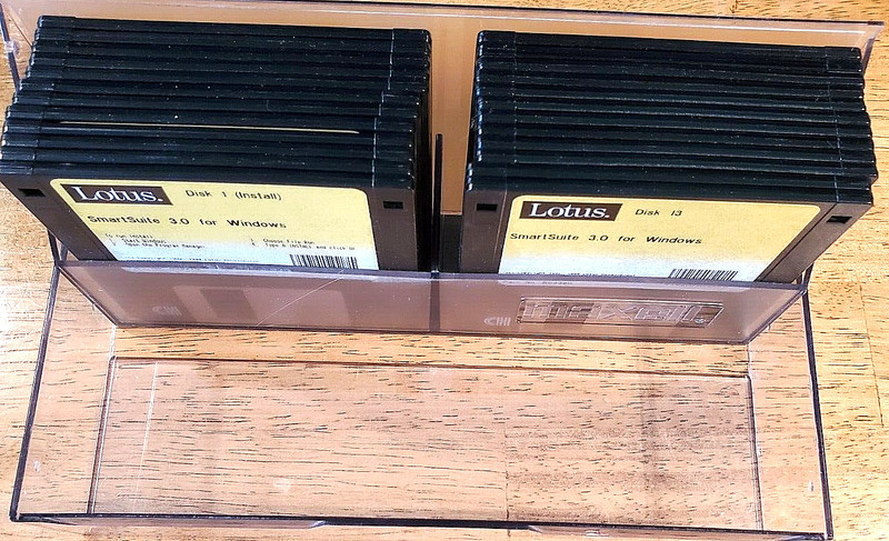Lotus SmartSuite Smart Suite 3.0 for Windows 1994 Vtg 24 Disks Set Untested gallery