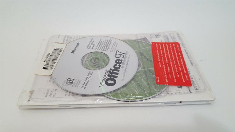 Microsoft Office 97 Small Business Edition w/Certificate & License word excell 