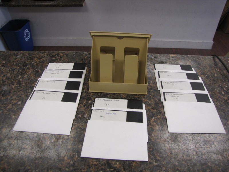 Lot of (10) Software – Time Manager/Harvard Project Man.5.25″ Disks W/Box – LV12