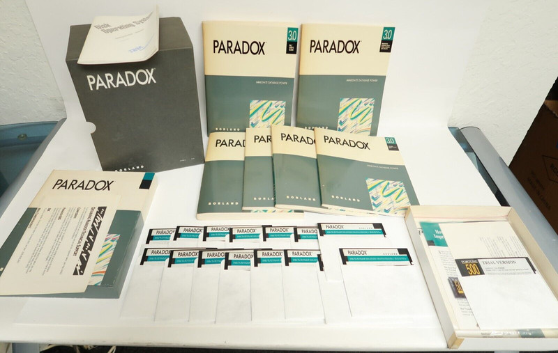 Paradox Borland PC Database Computer Program Software 5.25″ Floppy Discs 1991