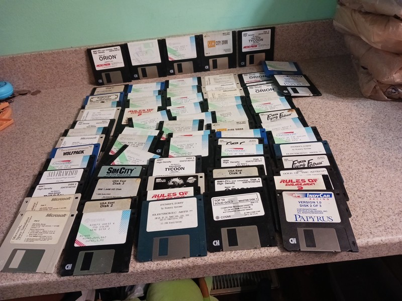 Lot of Vintage Various Software Games 3.5″ Floppy Disks UNTESTED
